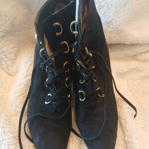 ADORABLE VINTAGE GUCCI BLACK ANKEL LACE UP BOOTY